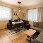 Tranquil In The Centre Of Seefeld Apartment